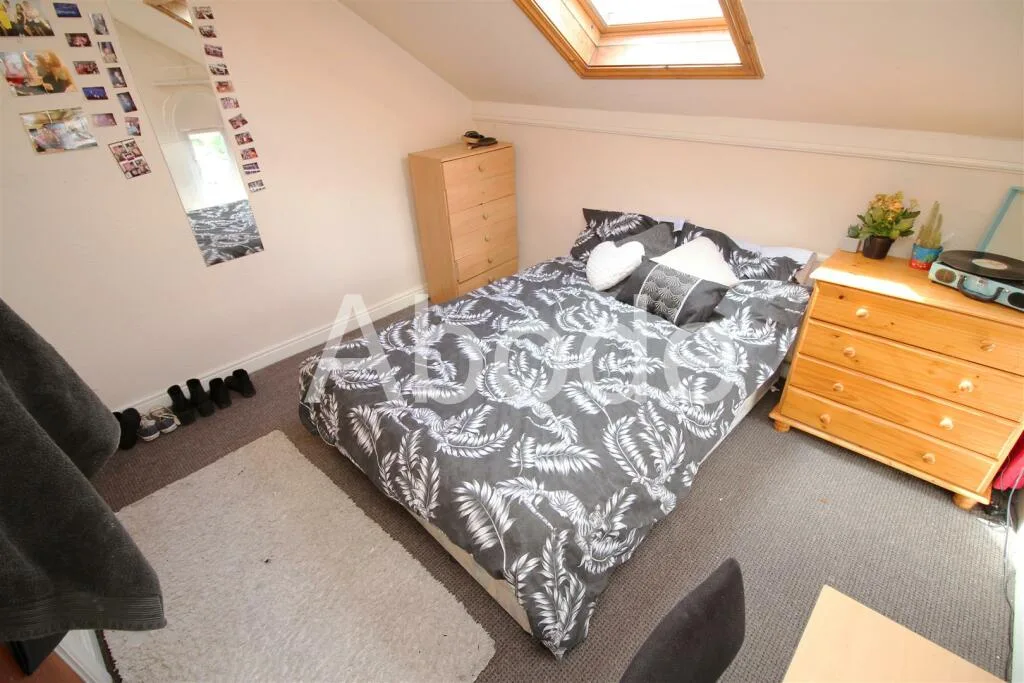 10 bedroom house for rent