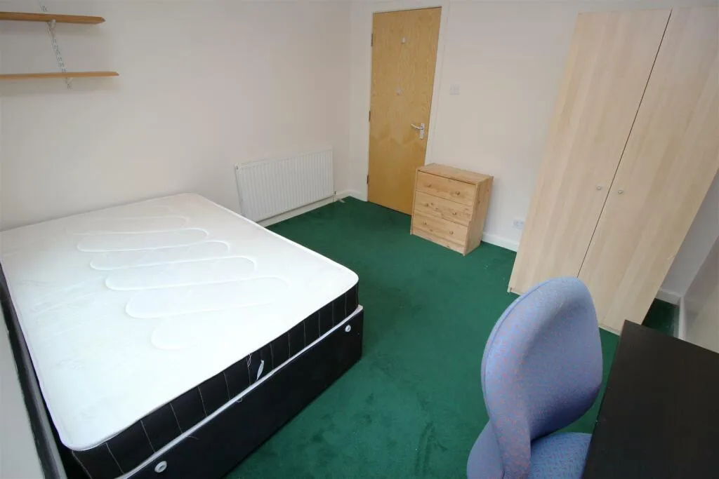 9 bedroom house for rent