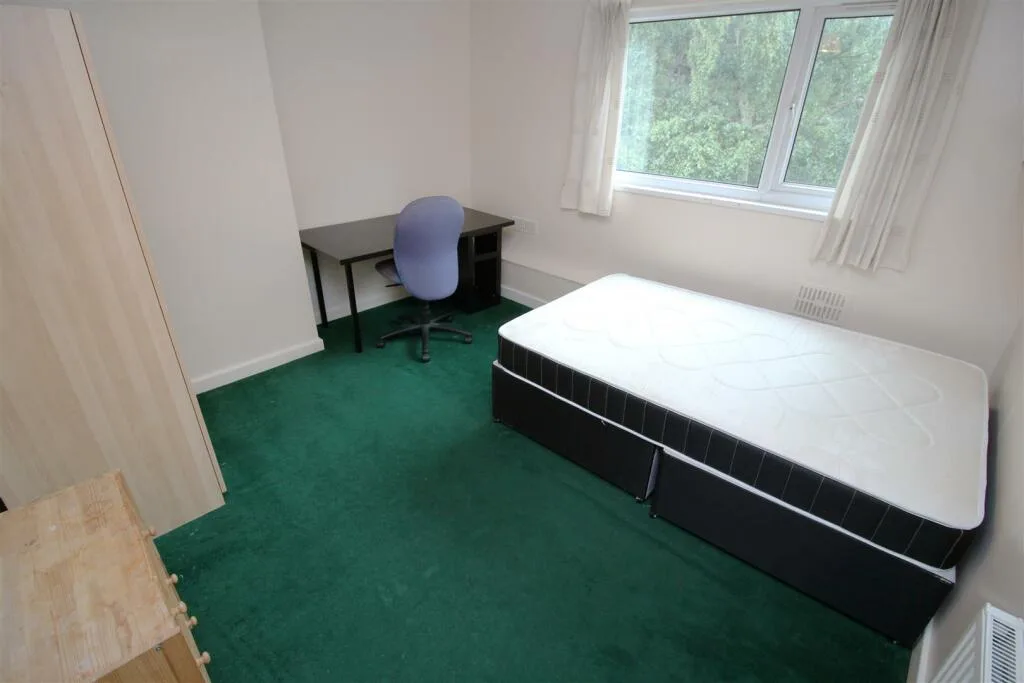 9 bedroom house for rent
