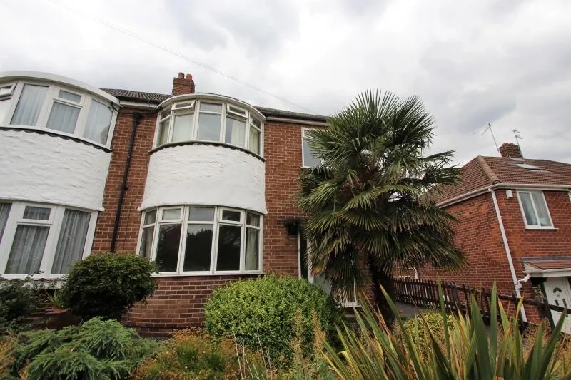 3 bedroom semi-detached house for rent