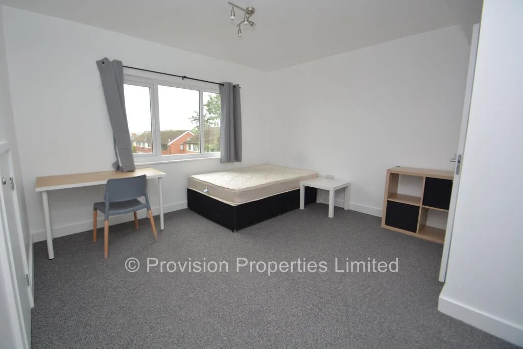 5 bedroom end of terrace house for rent