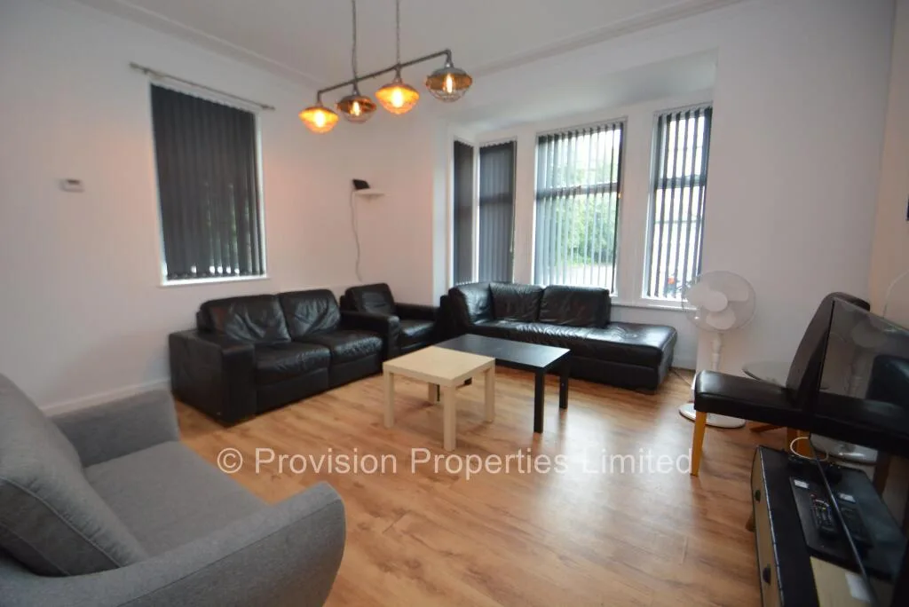 5 bedroom end of terrace house for rent