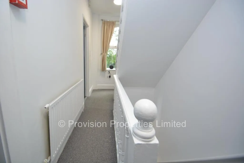 5 bedroom end of terrace house for rent