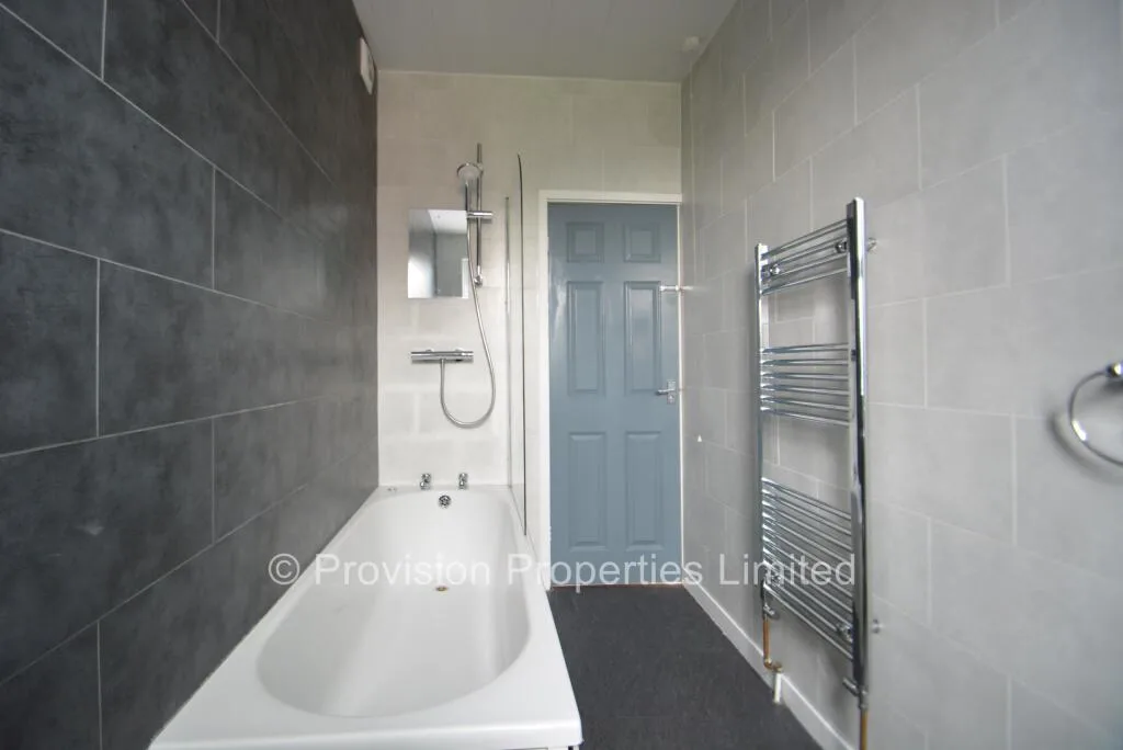5 bedroom end of terrace house for rent