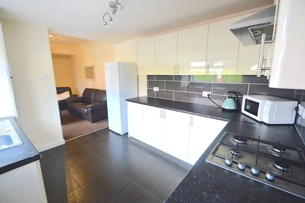 4 bedroom terraced house for rent