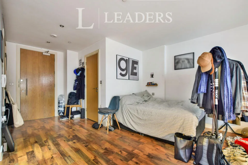 Studio flat for rent