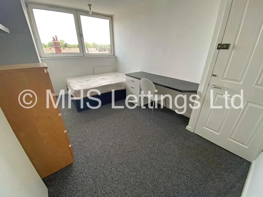 4 bedroom end of terrace house for rent