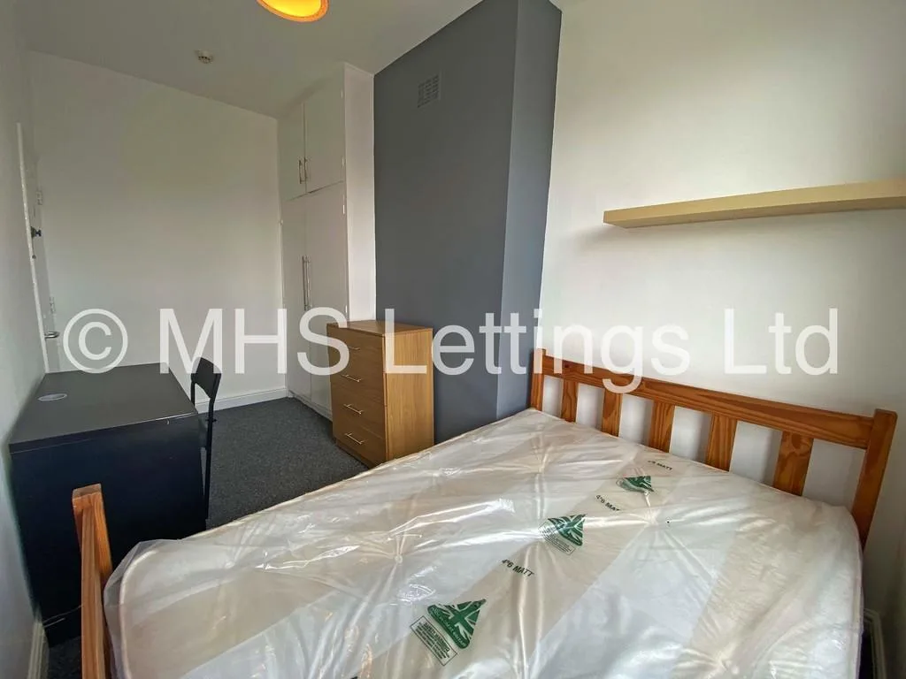 4 bedroom end of terrace house for rent