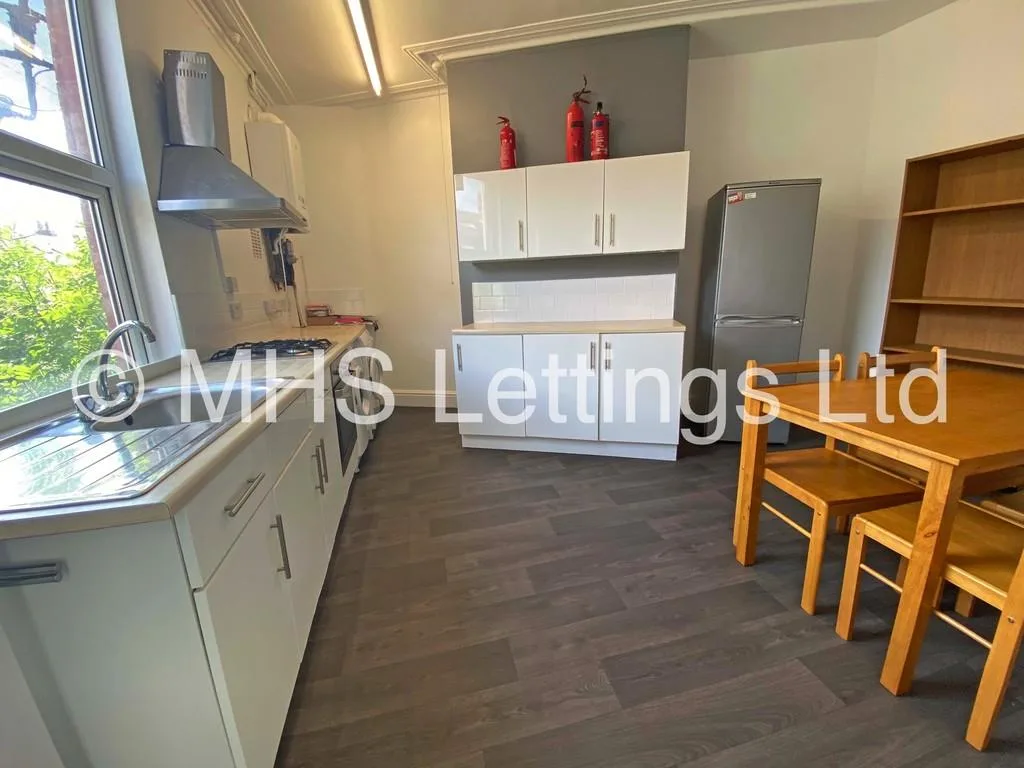 4 bedroom end of terrace house for rent