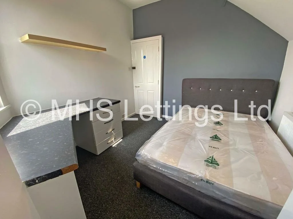 4 bedroom end of terrace house for rent