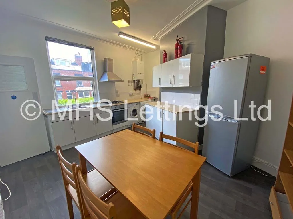 4 bedroom end of terrace house for rent