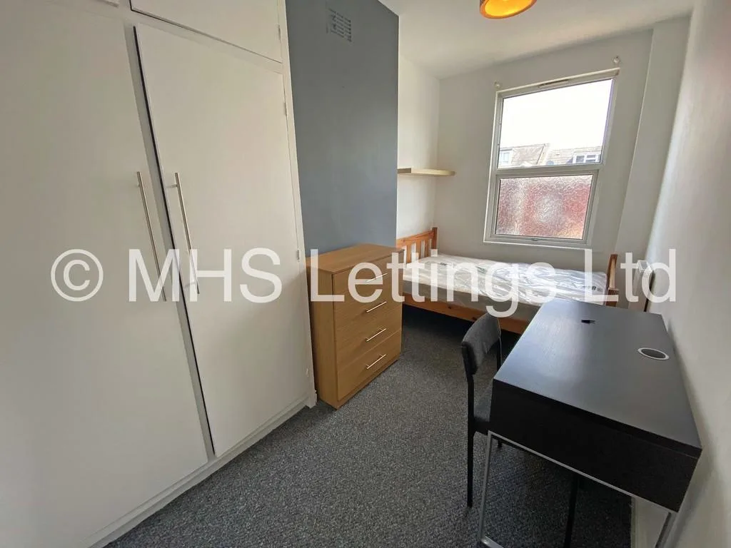 4 bedroom end of terrace house for rent