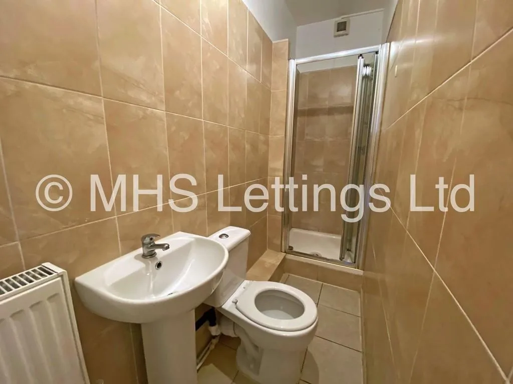4 bedroom end of terrace house for rent