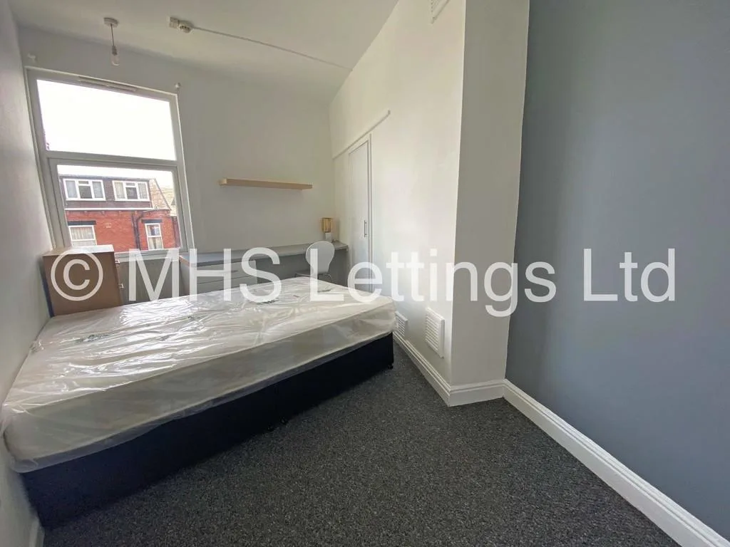 4 bedroom end of terrace house for rent