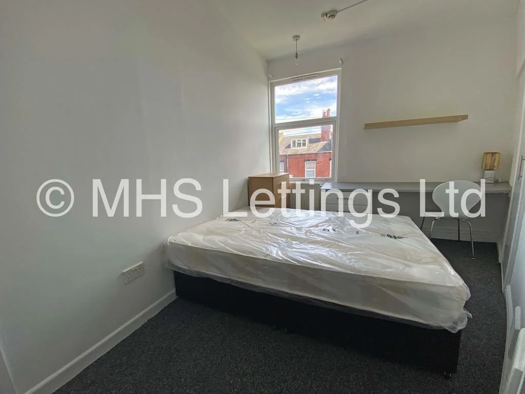 4 bedroom end of terrace house for rent