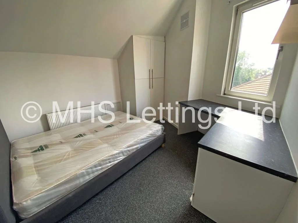 4 bedroom end of terrace house for rent