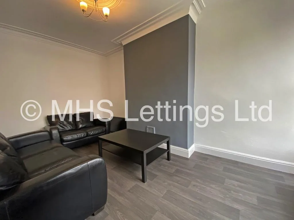 4 bedroom end of terrace house for rent