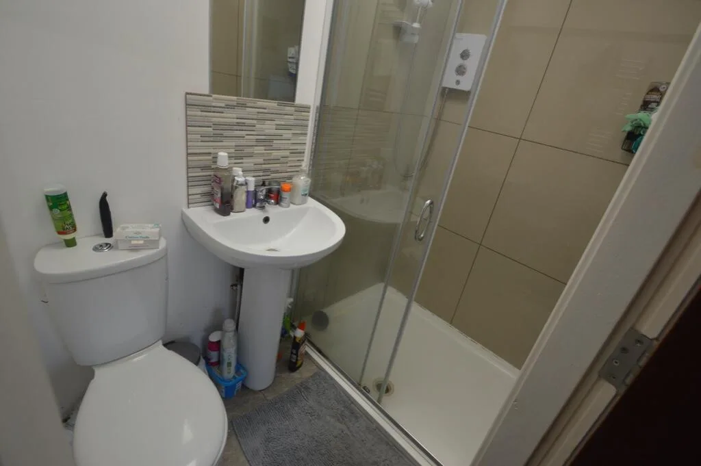 5 bedroom terraced house for rent