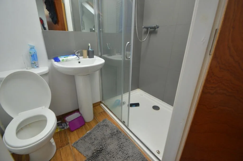 5 bedroom terraced house for rent