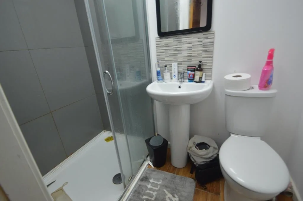 5 bedroom terraced house for rent