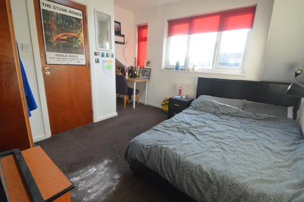5 bedroom terraced house for rent