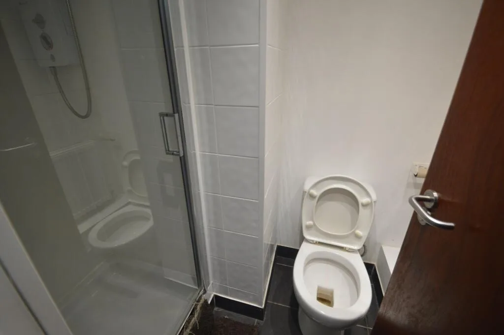 5 bedroom terraced house for rent