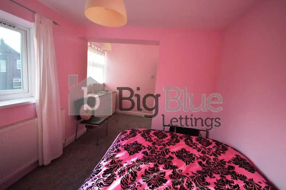 5 bedroom terraced house for rent