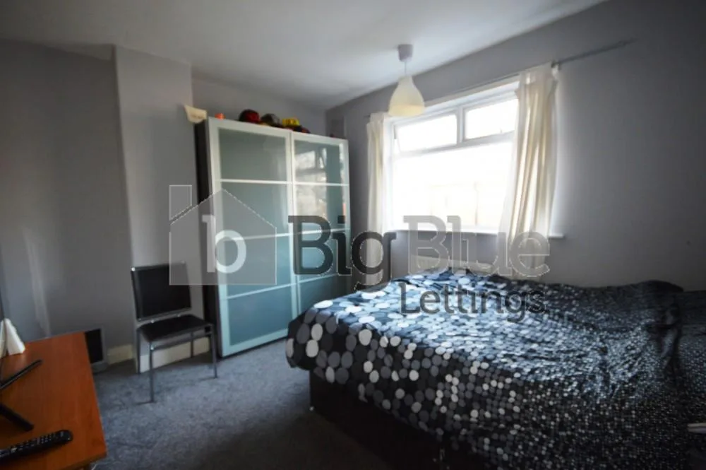 5 bedroom terraced house for rent