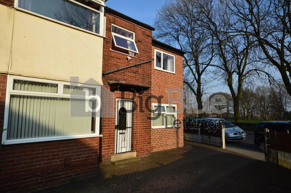 5 bedroom terraced house for rent