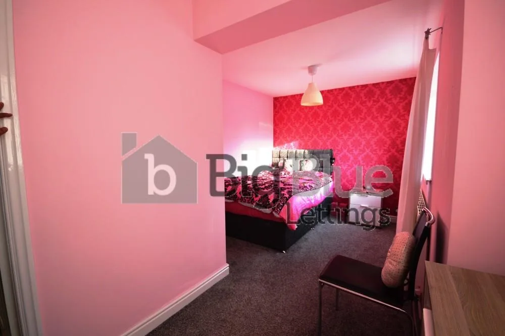 5 bedroom terraced house for rent