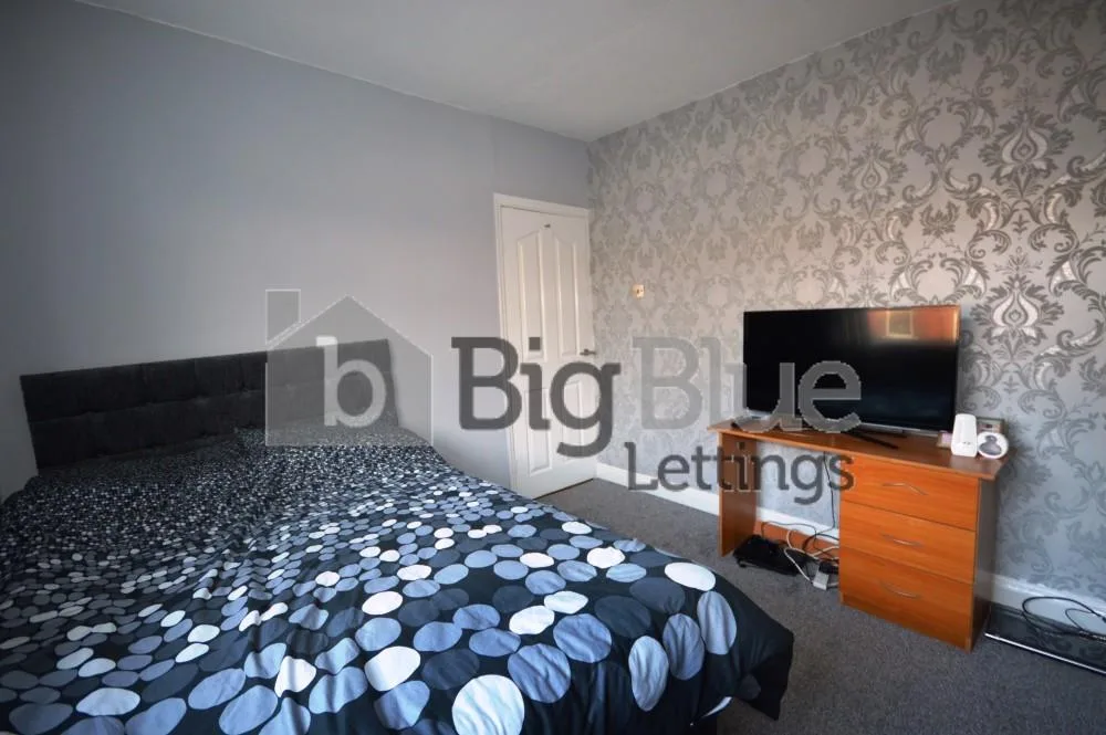 5 bedroom terraced house for rent