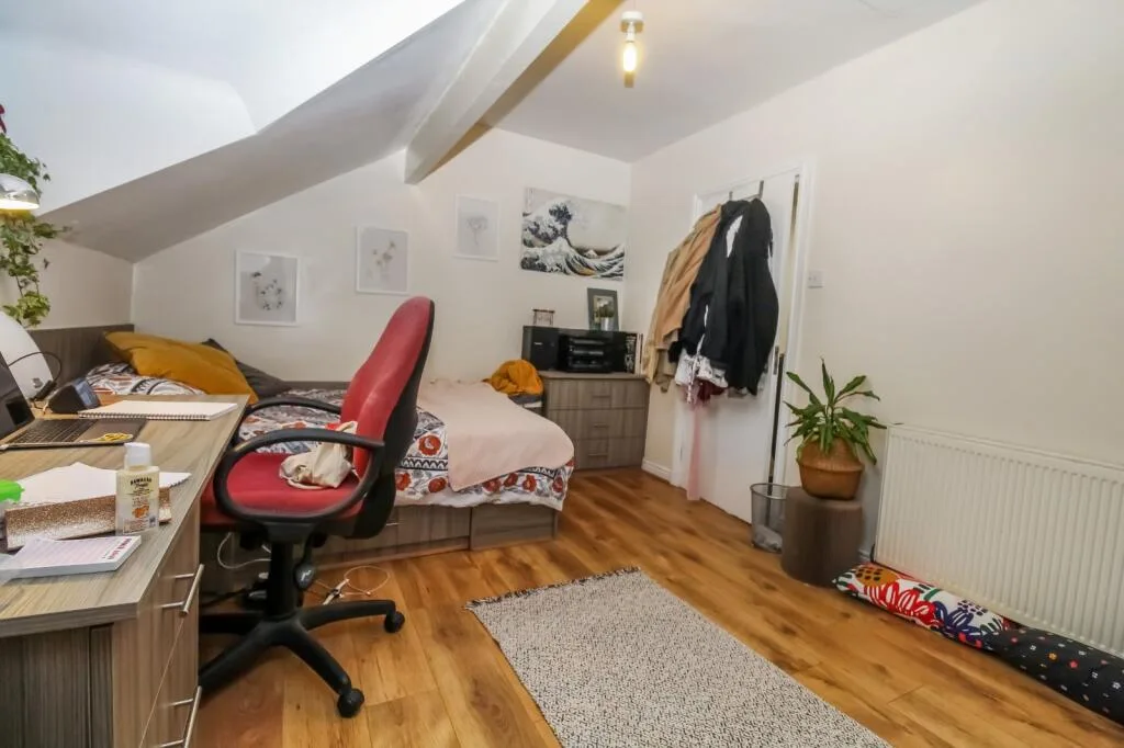 5 bedroom terraced house for rent