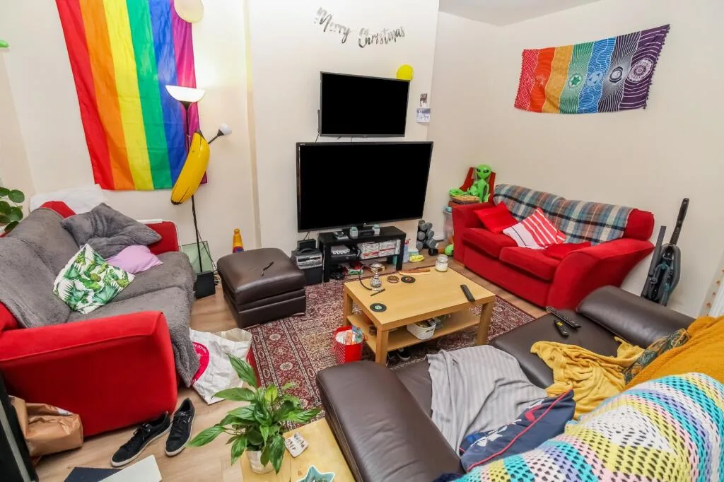 5 bedroom terraced house for rent