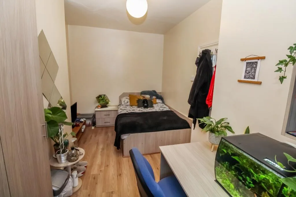 5 bedroom terraced house for rent