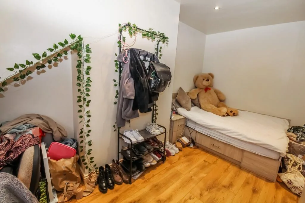 5 bedroom terraced house for rent
