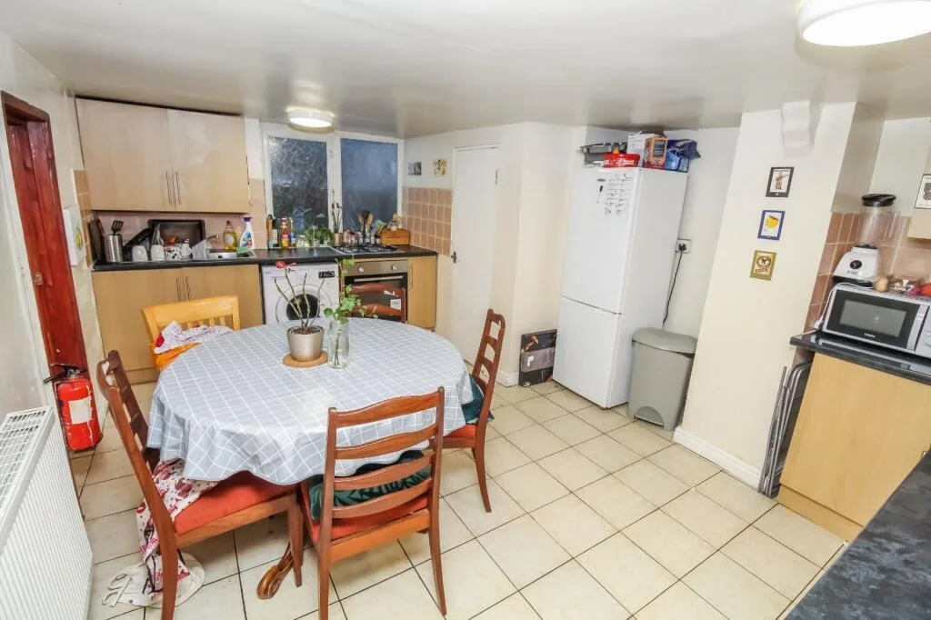 5 bedroom terraced house for rent