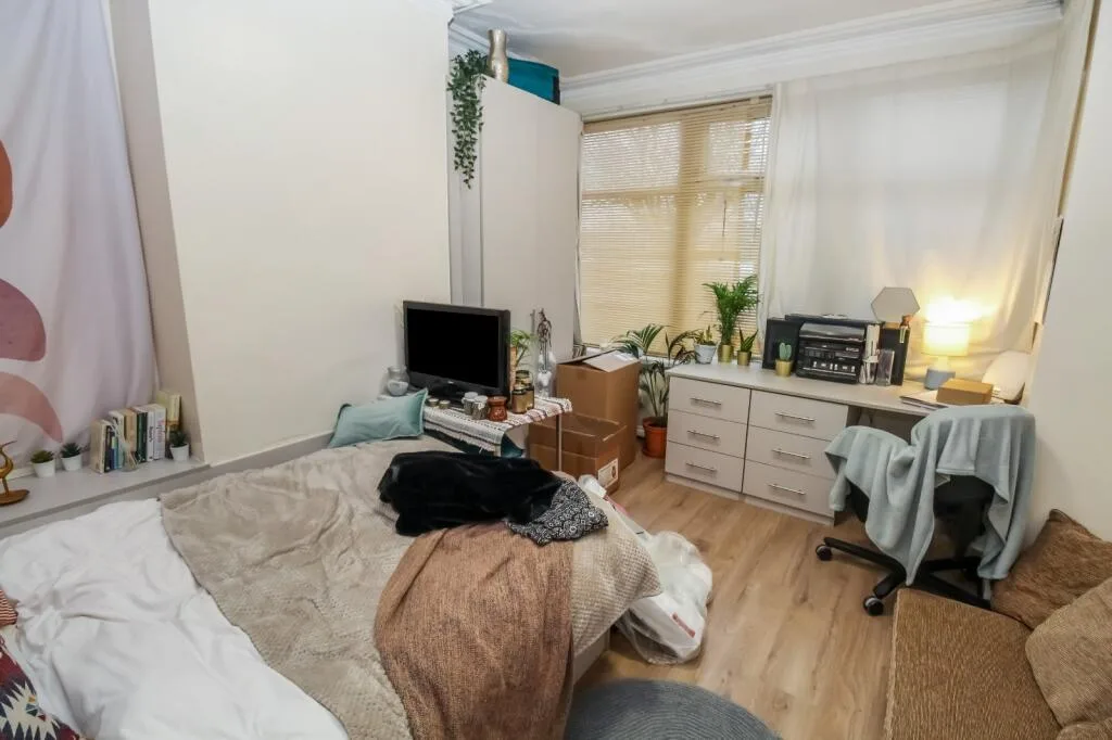 5 bedroom terraced house for rent