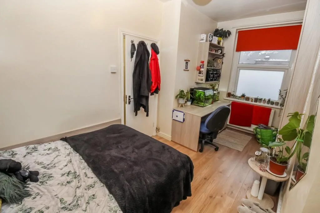 5 bedroom terraced house for rent