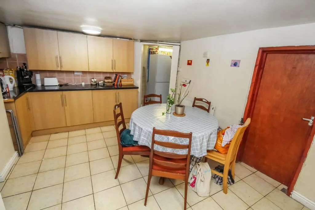 5 bedroom terraced house for rent