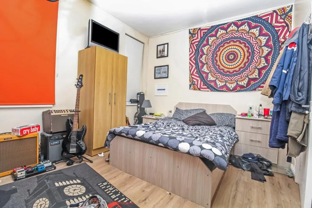 5 bedroom terraced house for rent