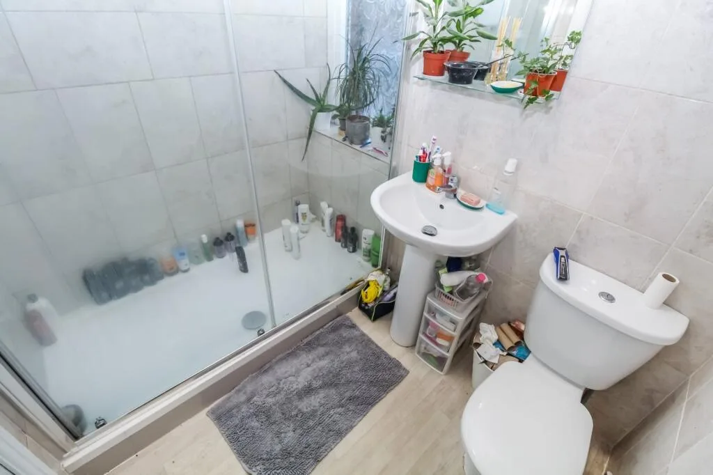 5 bedroom terraced house for rent