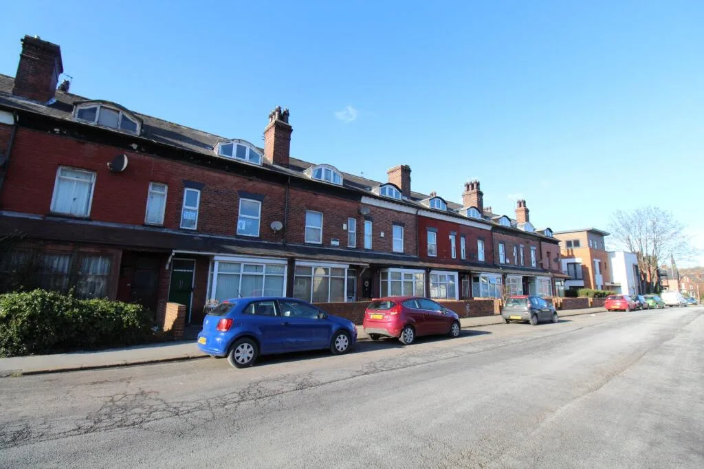 5 bedroom terraced house for rent