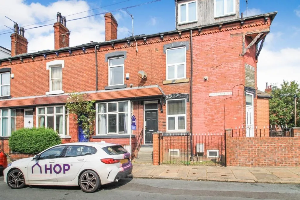 5 bedroom terraced house for rent