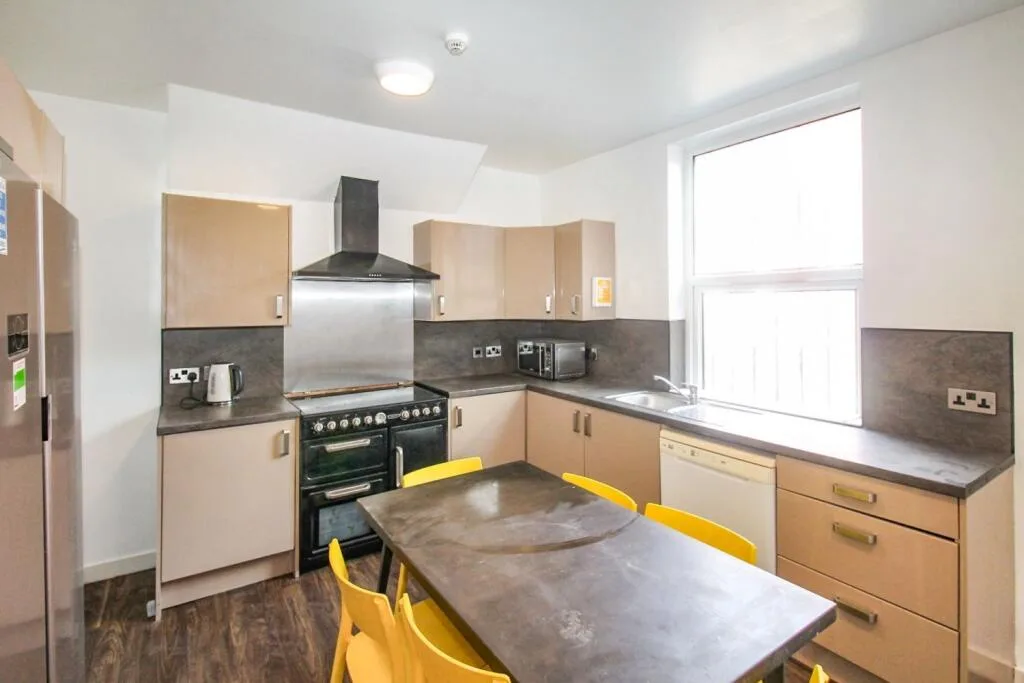 5 bedroom terraced house for rent