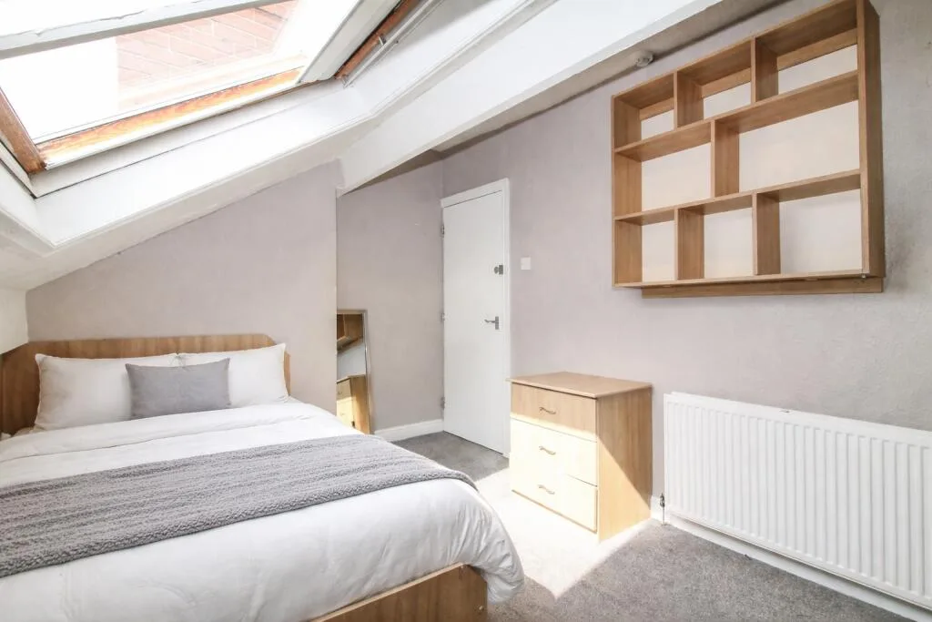 5 bedroom terraced house for rent