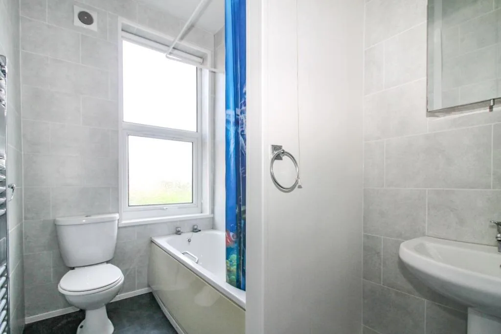 5 bedroom terraced house for rent