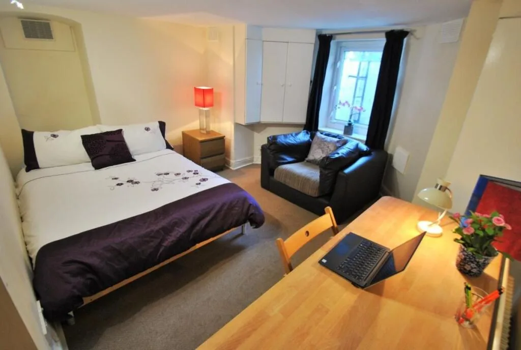 10 bedroom house for rent