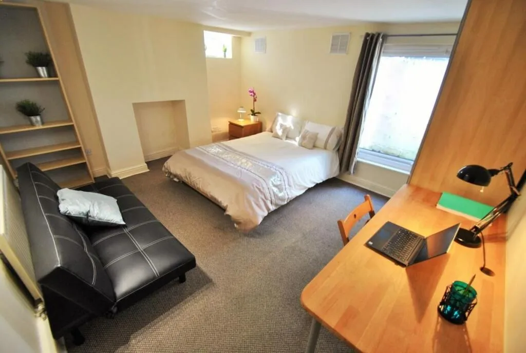 10 bedroom house for rent