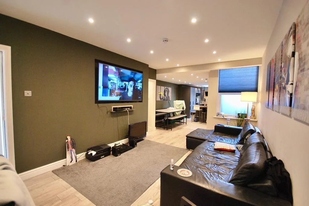 6 bedroom terraced house for rent