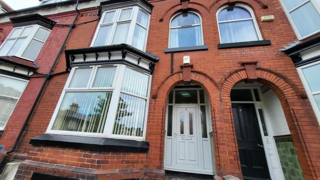 8 bedroom house for rent
